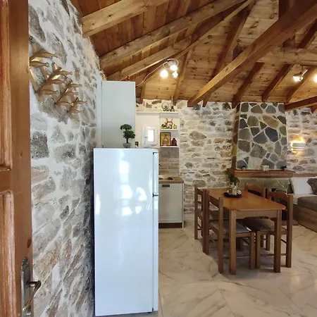 Kastro Hill House Apartman